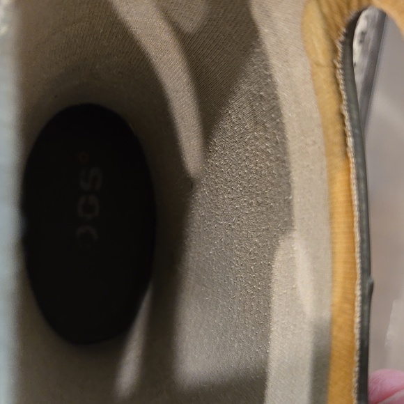 BOGS KID'S RAIN BOOTS WITH PIRATE PATTERN. SIZE 11. UNISEX. - Picture 9 of 12